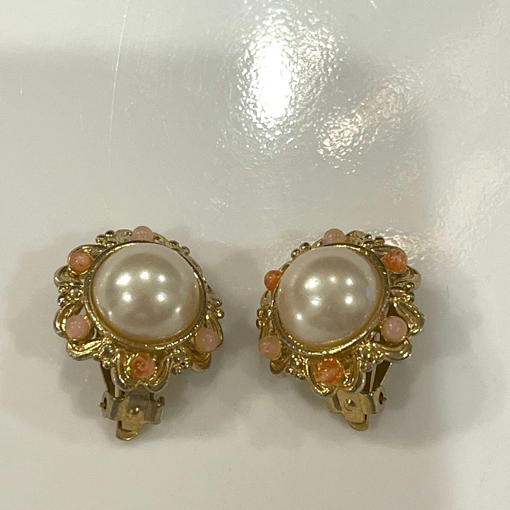 Vintage Gold and Pearl Clip-On Earrings
